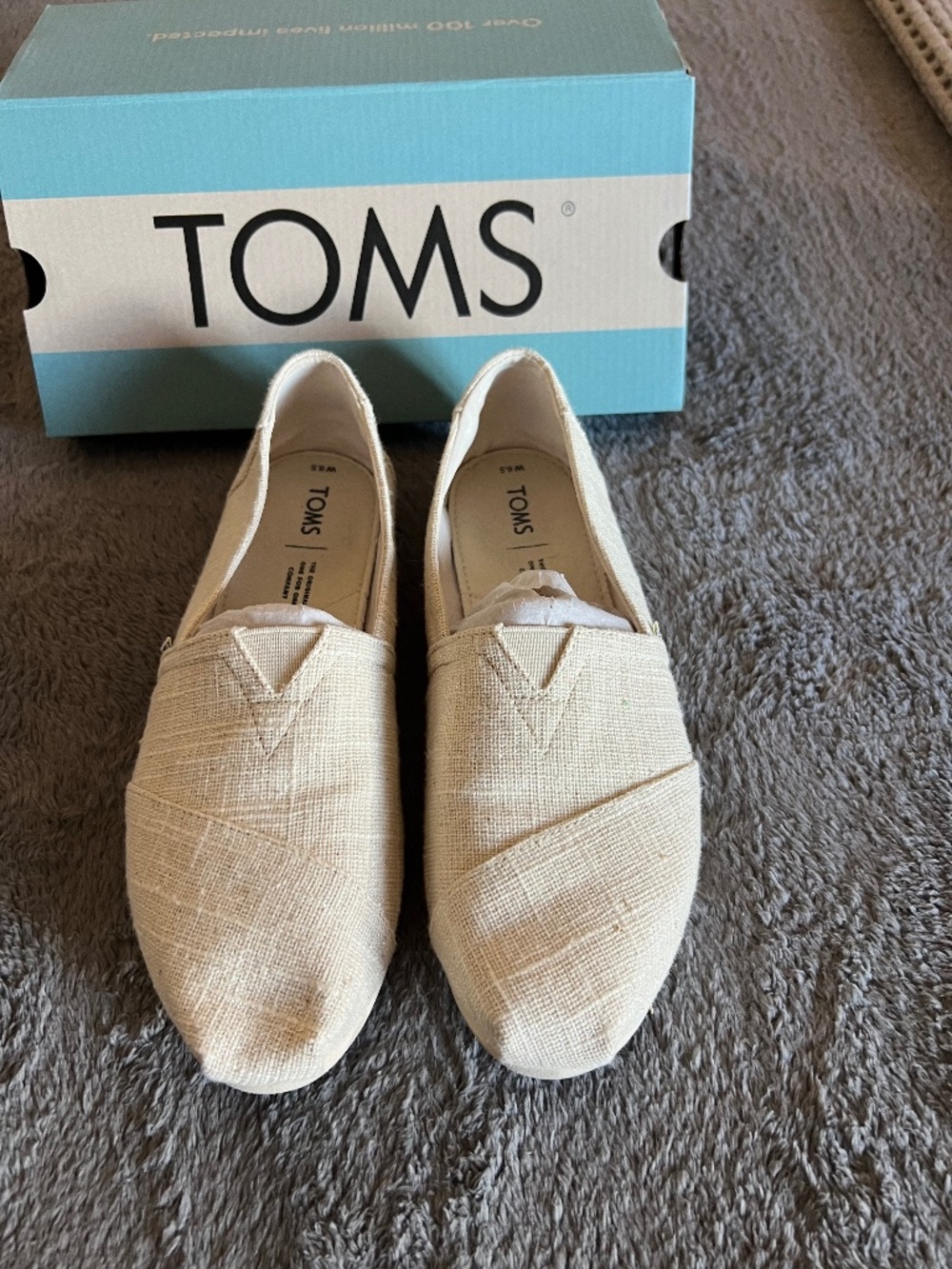 TOMS Women's size 8.5, cream color
